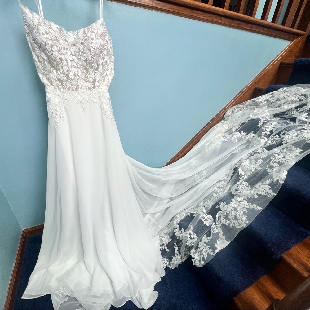 Elegant White Lace Wedding Dress